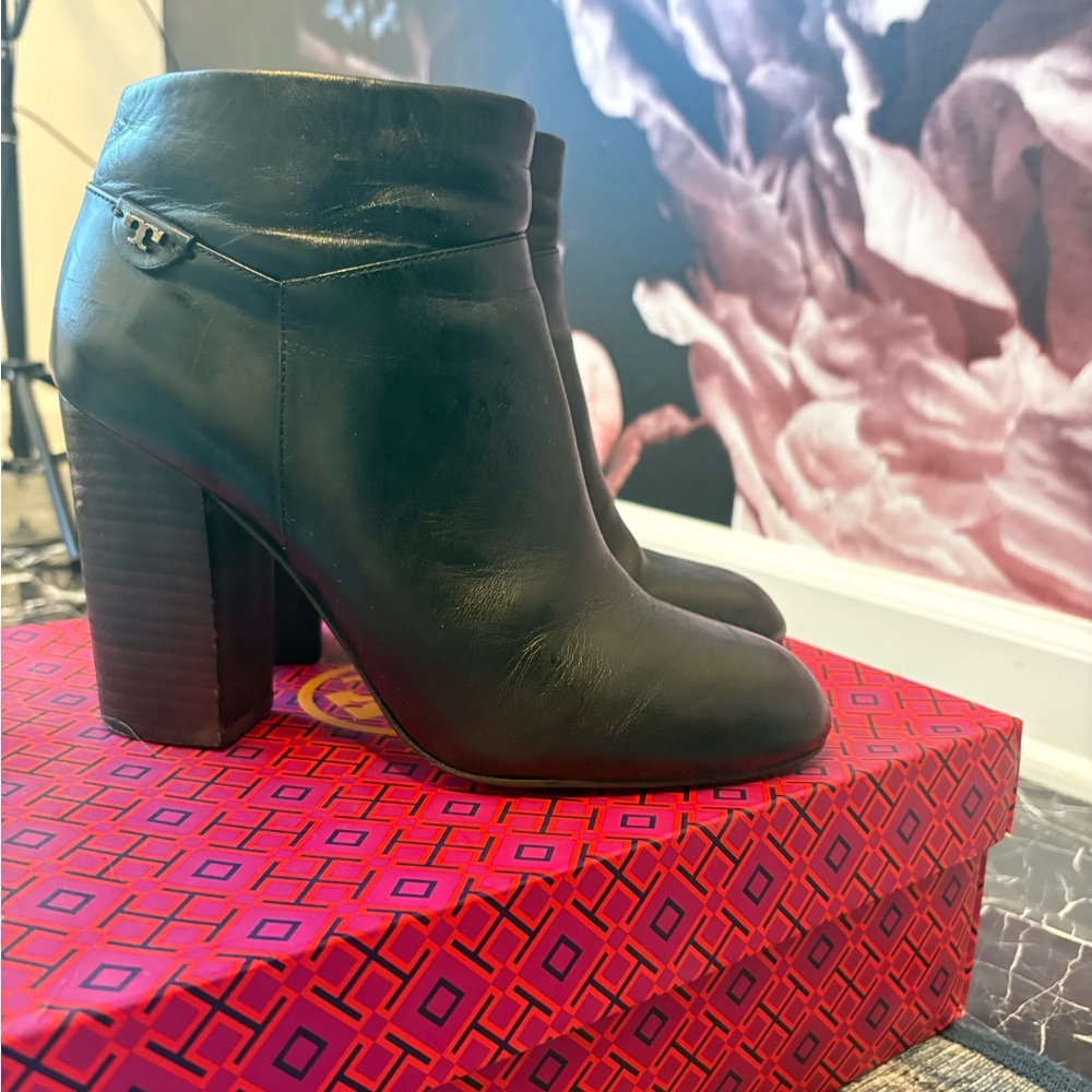 Tory Burch Booties Boot Ankle Black Leather Stacked Block Heel Womens 10 - Picture 5 of 6
